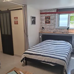 Au Calme Proche D'un Petit Bois Dans Appartamento